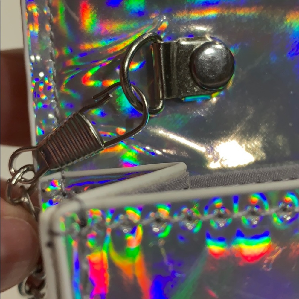 HOLOGRAPHIC CLUTCH OR CROSSBODY BAG! - Picture 5 of 8